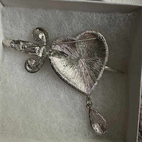 Vintage 1940's Heart and Sword Dagger Brooch Pendant | Curio | Antique | Gothic - Picture 2 of 3